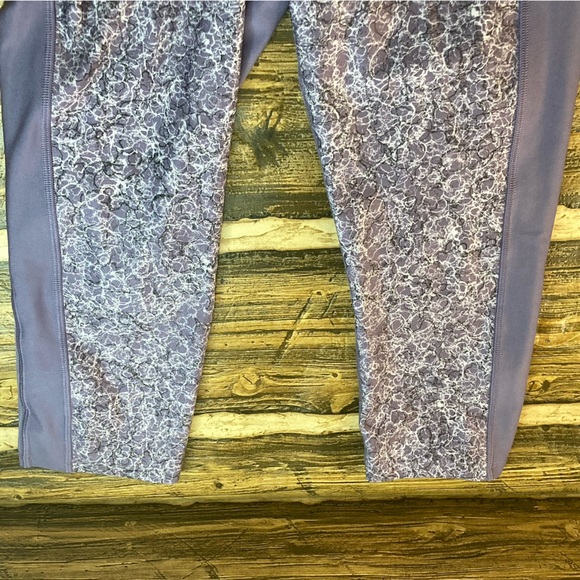 Under Armour Heatgear women’s compression leggings purple medium - Picture 11 of 11